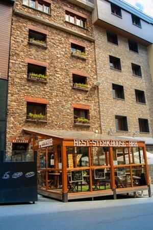 Hotel Kathmandu 파스데라까사 외부 사진